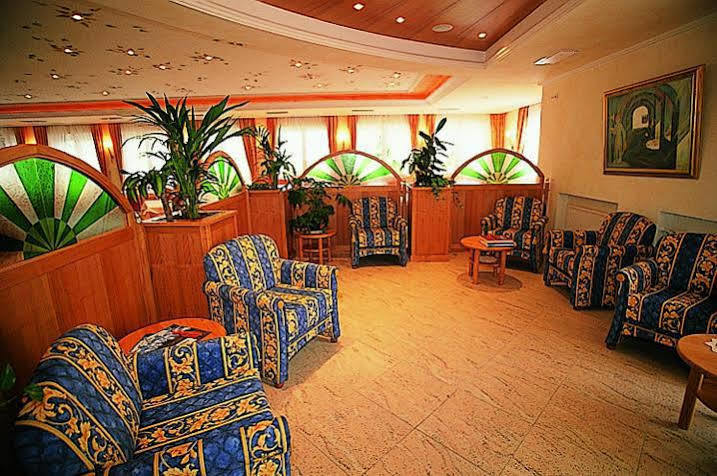 Hotel Maria Theresia ซีลันโดร ภายนอก รูปภาพ